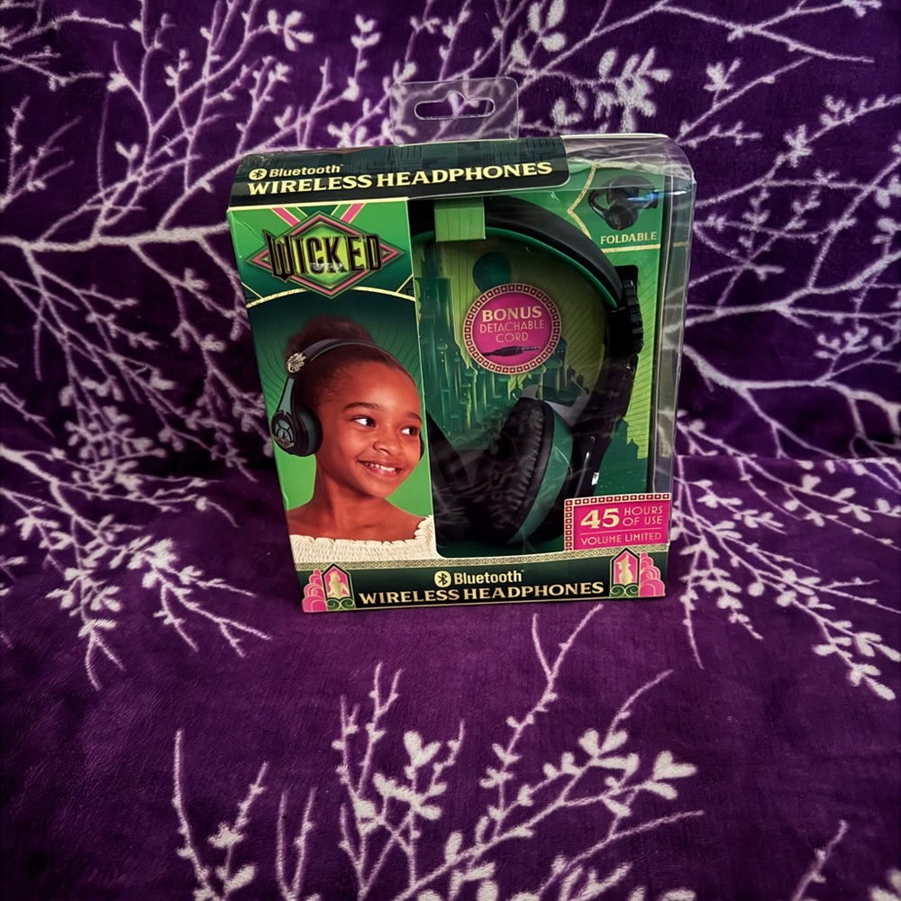 Nickelodeon Green and Black Wireless Headphones